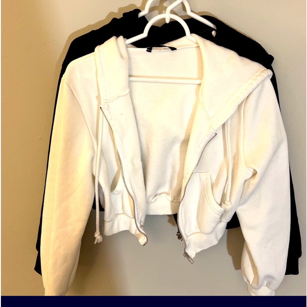 Women’s Back and white halter top hoodies. Side s/M